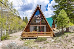 A June Lake vacation rental to stay at on a fall vacation in California.
